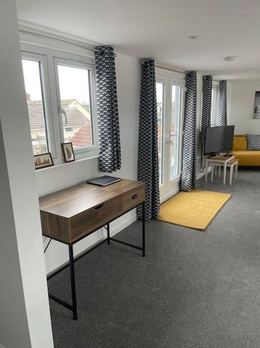 Seascape - Stylish Modern Apartment Barton on Sea Kültér fotó