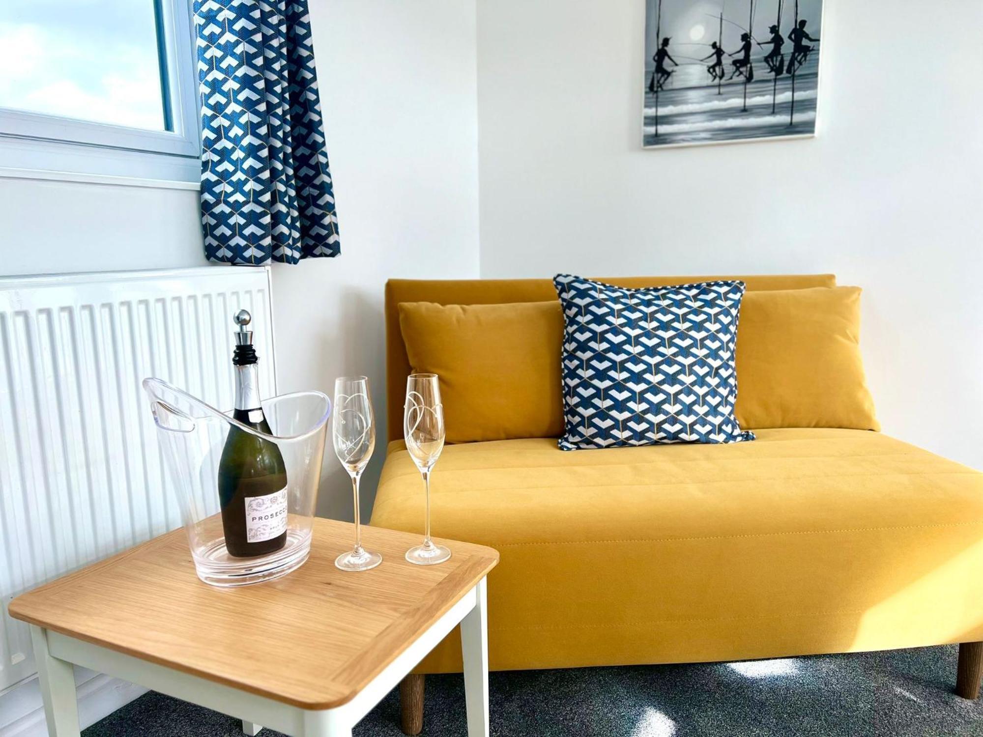 Seascape - Stylish Modern Apartment Barton on Sea Kültér fotó